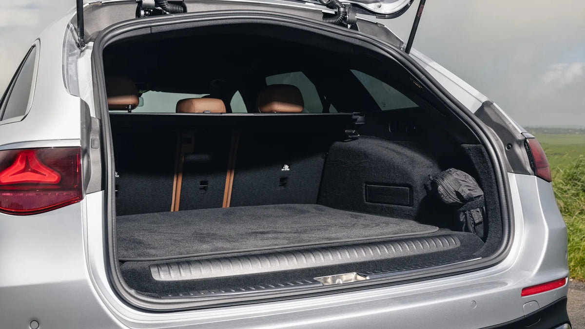 Mercedes E Class - Car Rental in Paris