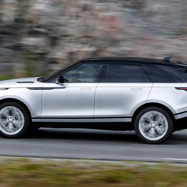 Range Rover Velar - Car Rental in Paris