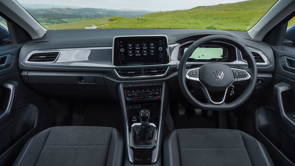 Volkswagen T-Roc - Car Rental in Paris